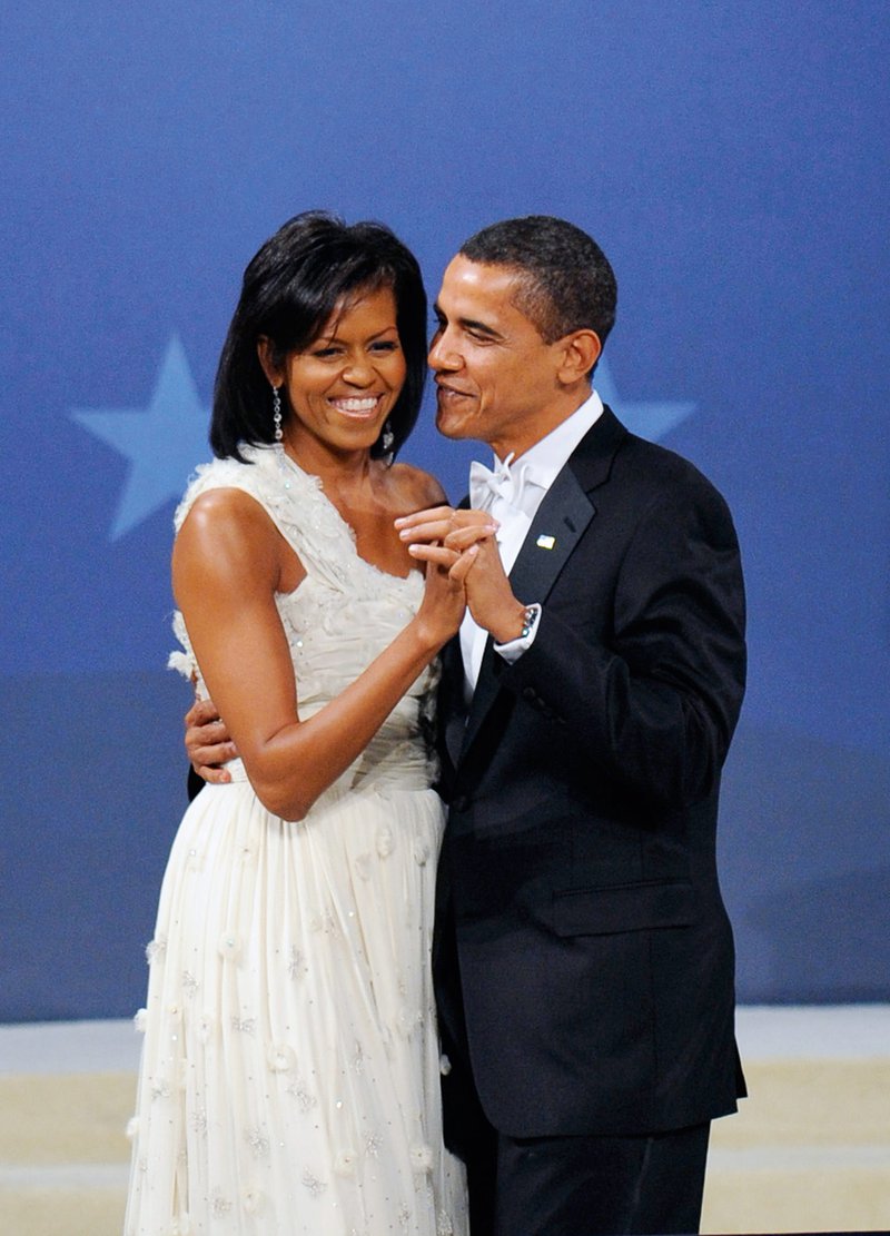 Michelle Obama je bila prva prva dama Bele hiše afroameriških korenin. In njen mož Barack prvi temnopolti ameriški predsednik.